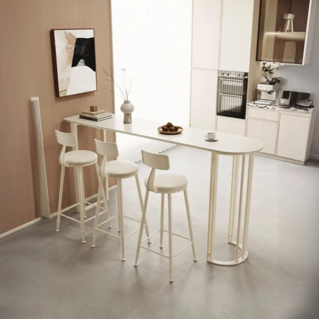 Table de bar blanche en pierre frittée de forme libre