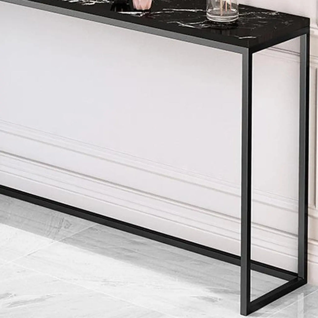 Tables de bar minimalistes en métal noir avec plateau en pierre