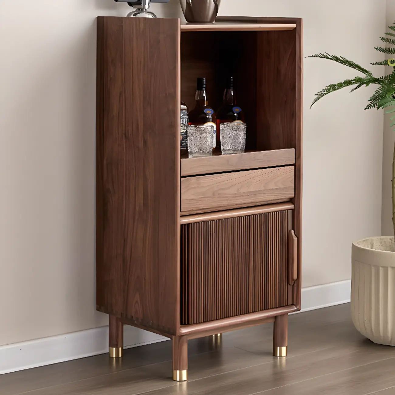 Armoire de rangement moderne en bois brun avec porte en verre et étagère réglable