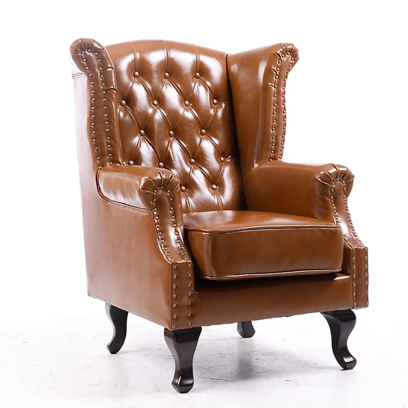 Poltrona Chesterfield tradizionale in pelle con profilo borchiato
