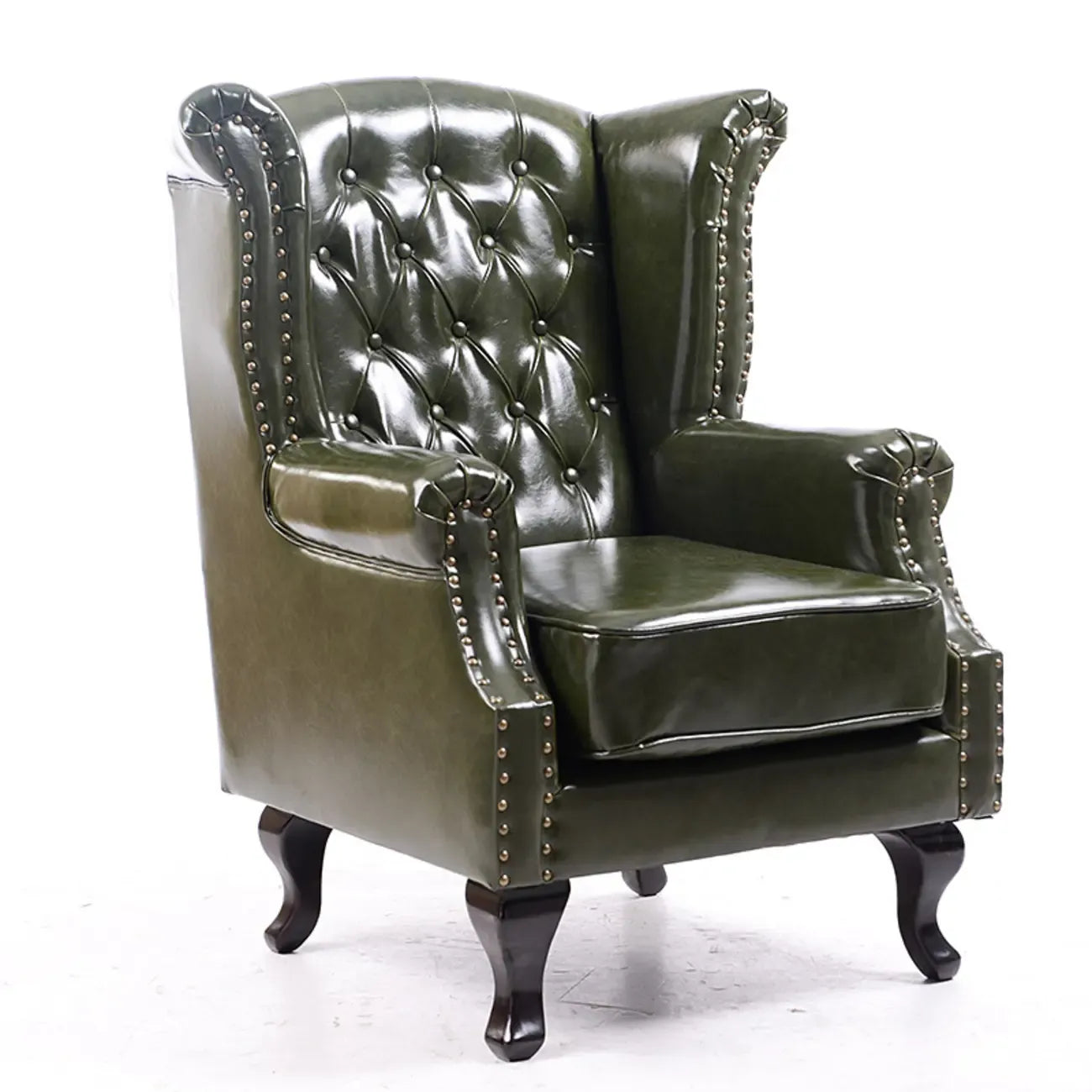 Poltrona Chesterfield tradizionale in pelle con profilo borchiato
