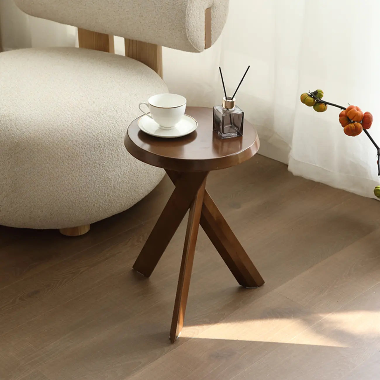 Table d'appoint trépied contemporaine en bois noir