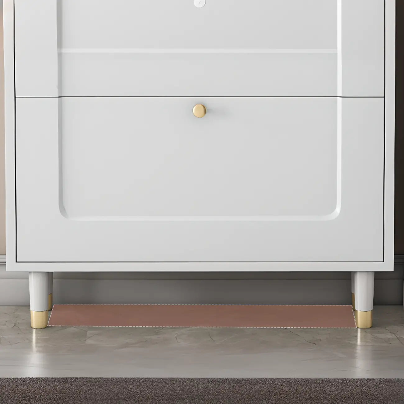 Étagère à chaussures moderne en bois couleur craie, à fixer au mur ou dans un meuble.