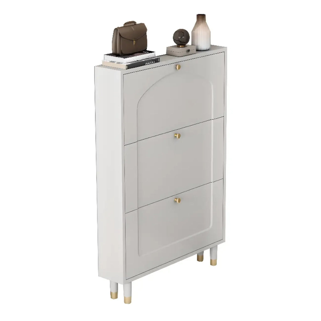 Étagère à chaussures moderne en bois couleur craie, à fixer au mur ou dans un meuble.