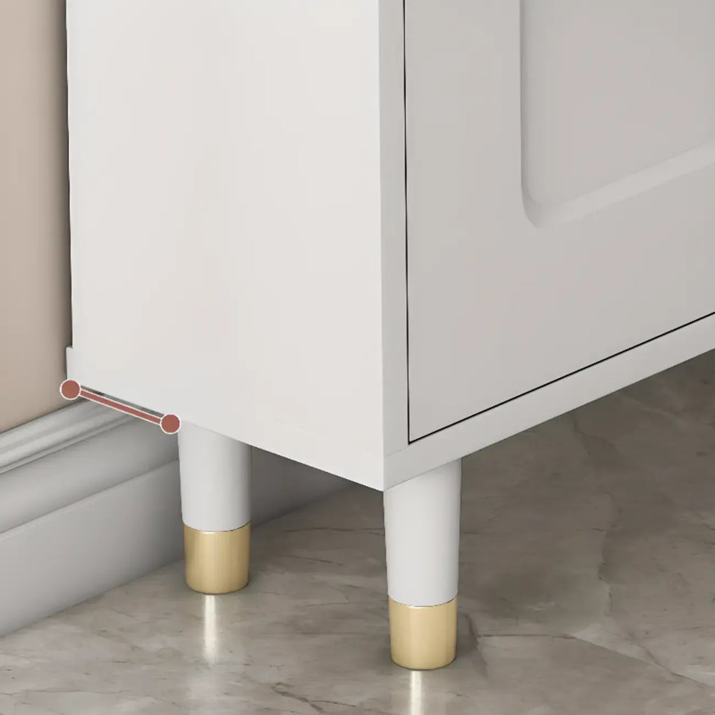 Étagère à chaussures moderne en bois couleur craie, à fixer au mur ou dans un meuble.