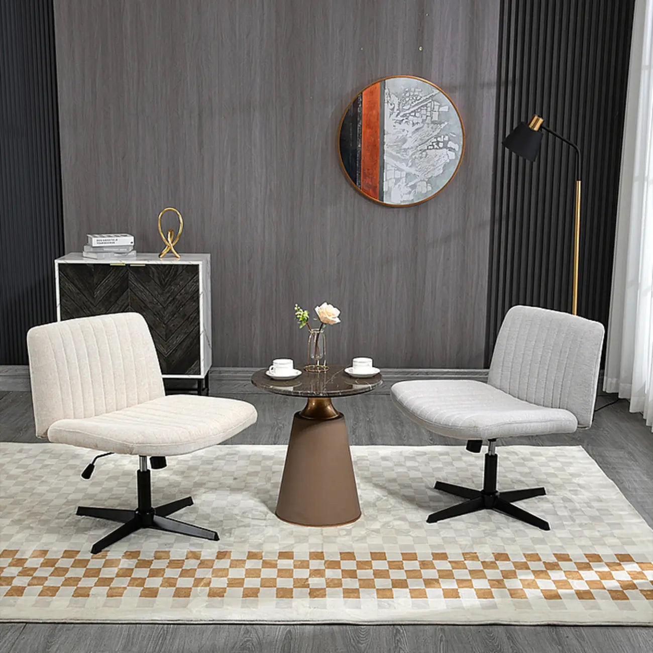 Chaise de bureau pivotante réglable, rembourrée et blanche à dossier bas