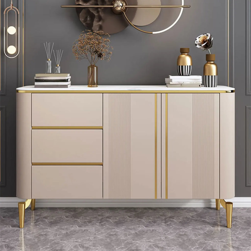 Armoire de rangement en métal doré avec grand plateau en pierre et sans poignée, style glamour
