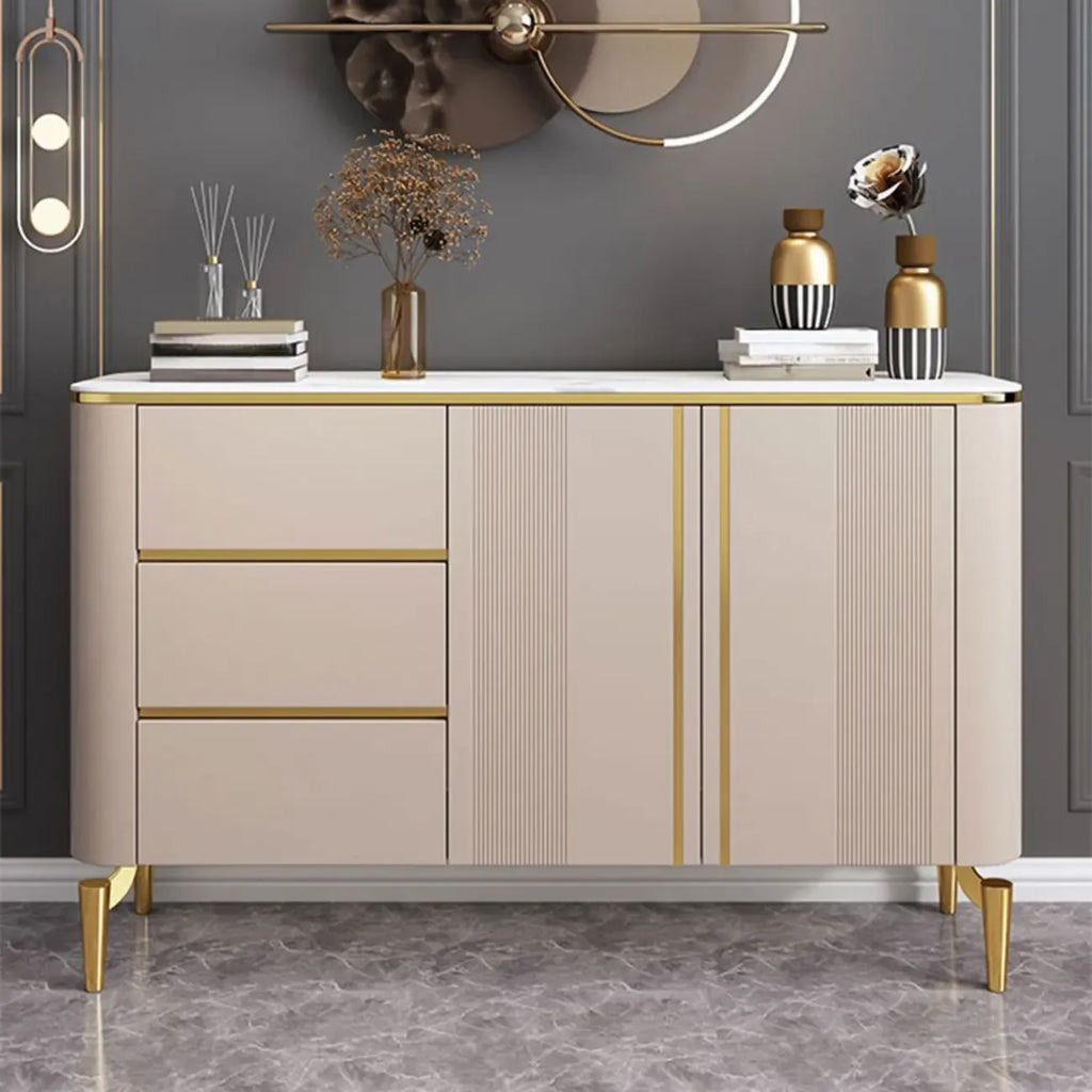 Armoire de rangement en métal doré avec grand plateau en pierre et sans poignée, style glamour