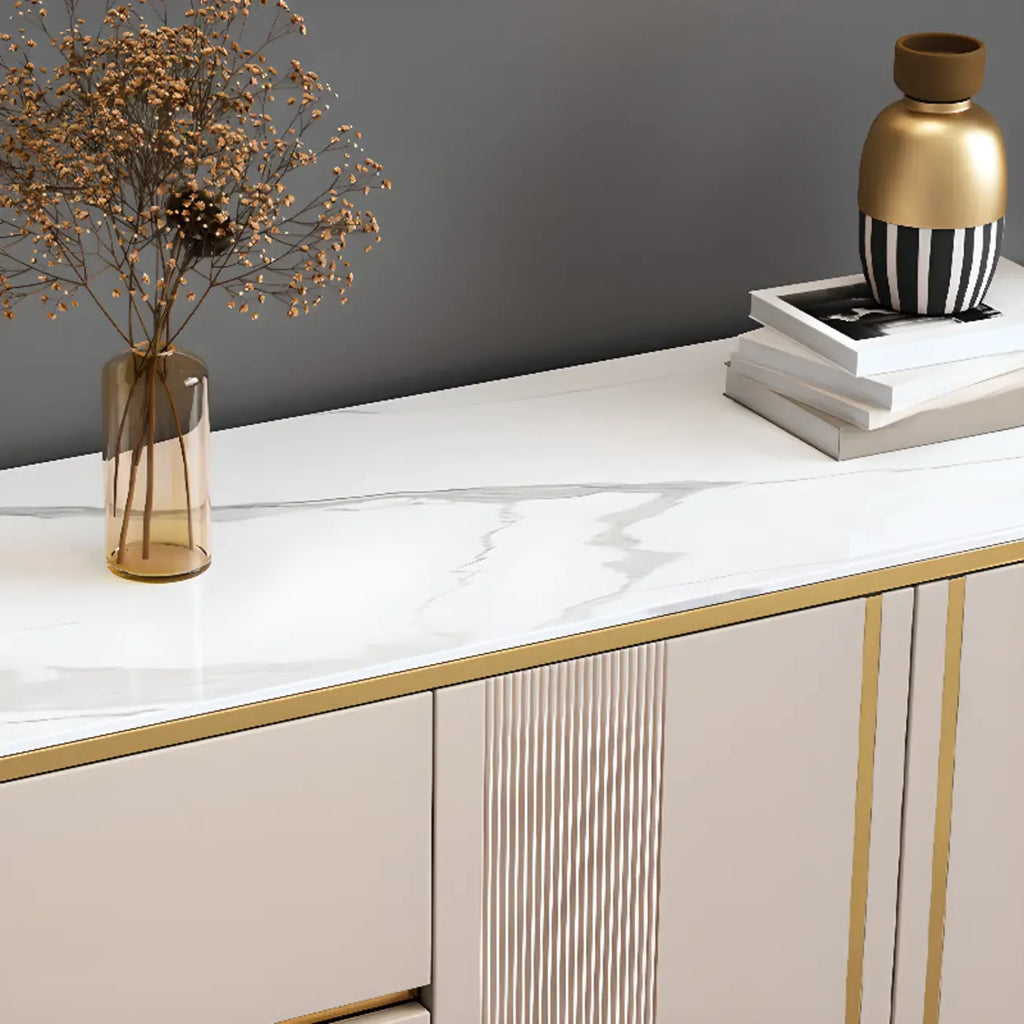 Armoire de rangement en métal doré avec grand plateau en pierre et sans poignée, style glamour