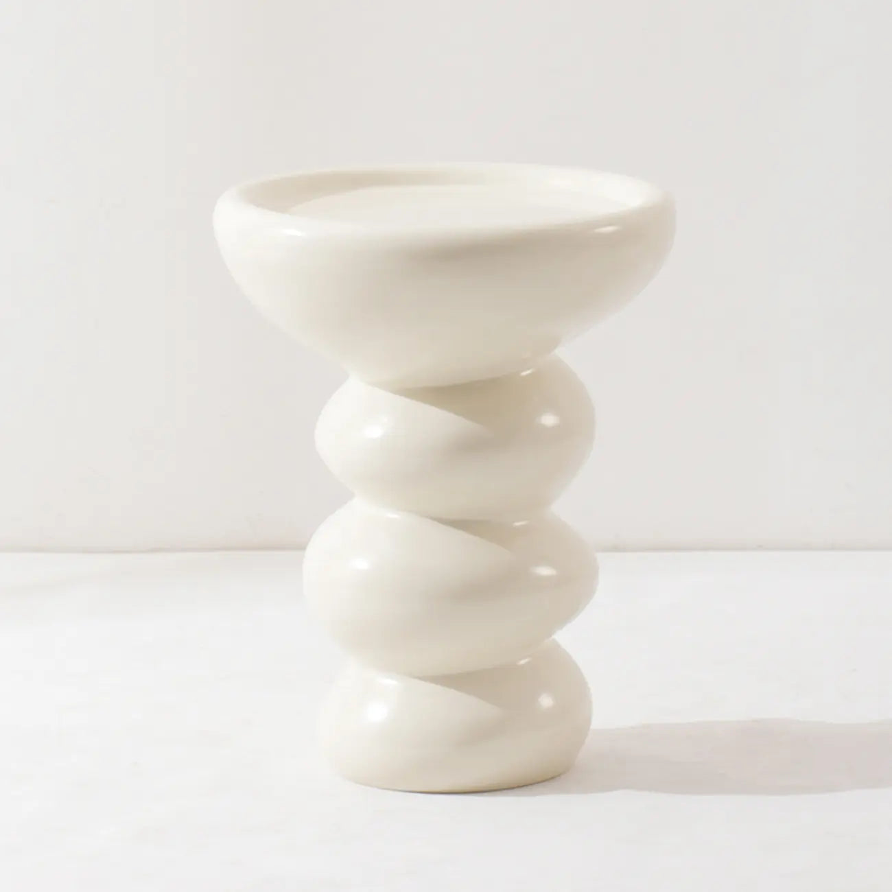 Table d'appoint ronde minimaliste en fibre de verre pour salon