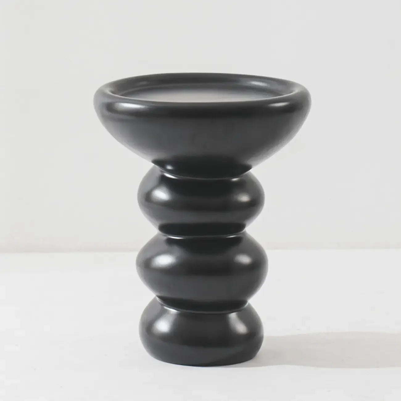 Table d'appoint ronde minimaliste en fibre de verre pour salon