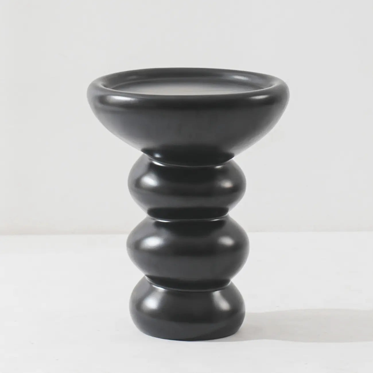 Table d'appoint ronde minimaliste en fibre de verre pour salon