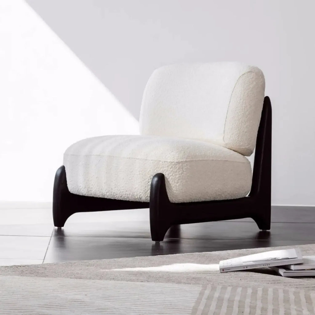 Fauteuil crapaud moderne en tissu noir avec coussin