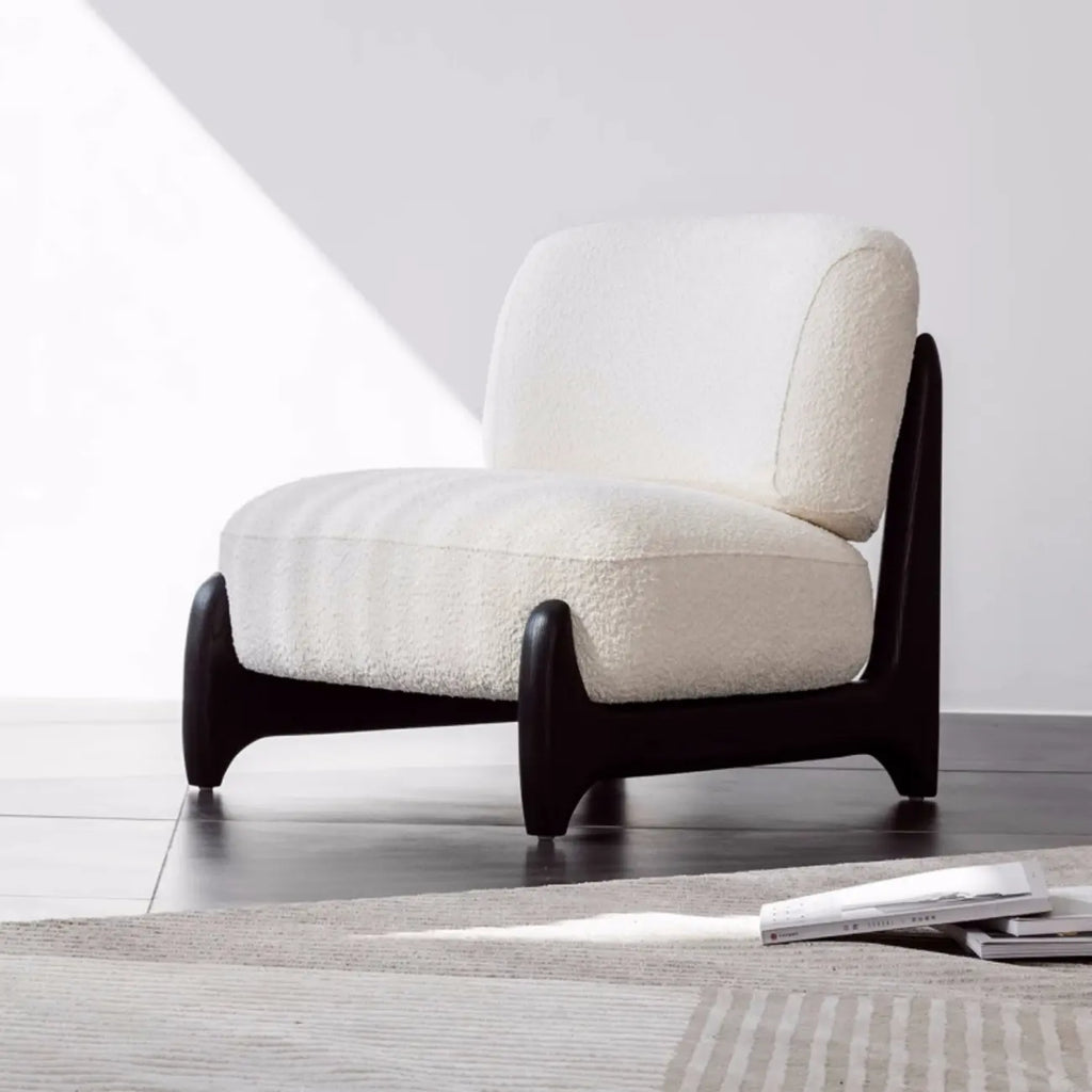 Fauteuil crapaud moderne en tissu noir avec coussin