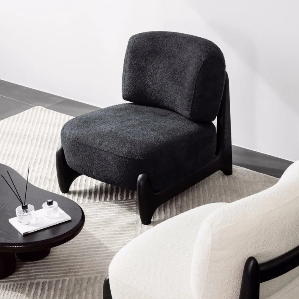 Fauteuil crapaud moderne en tissu noir avec coussin