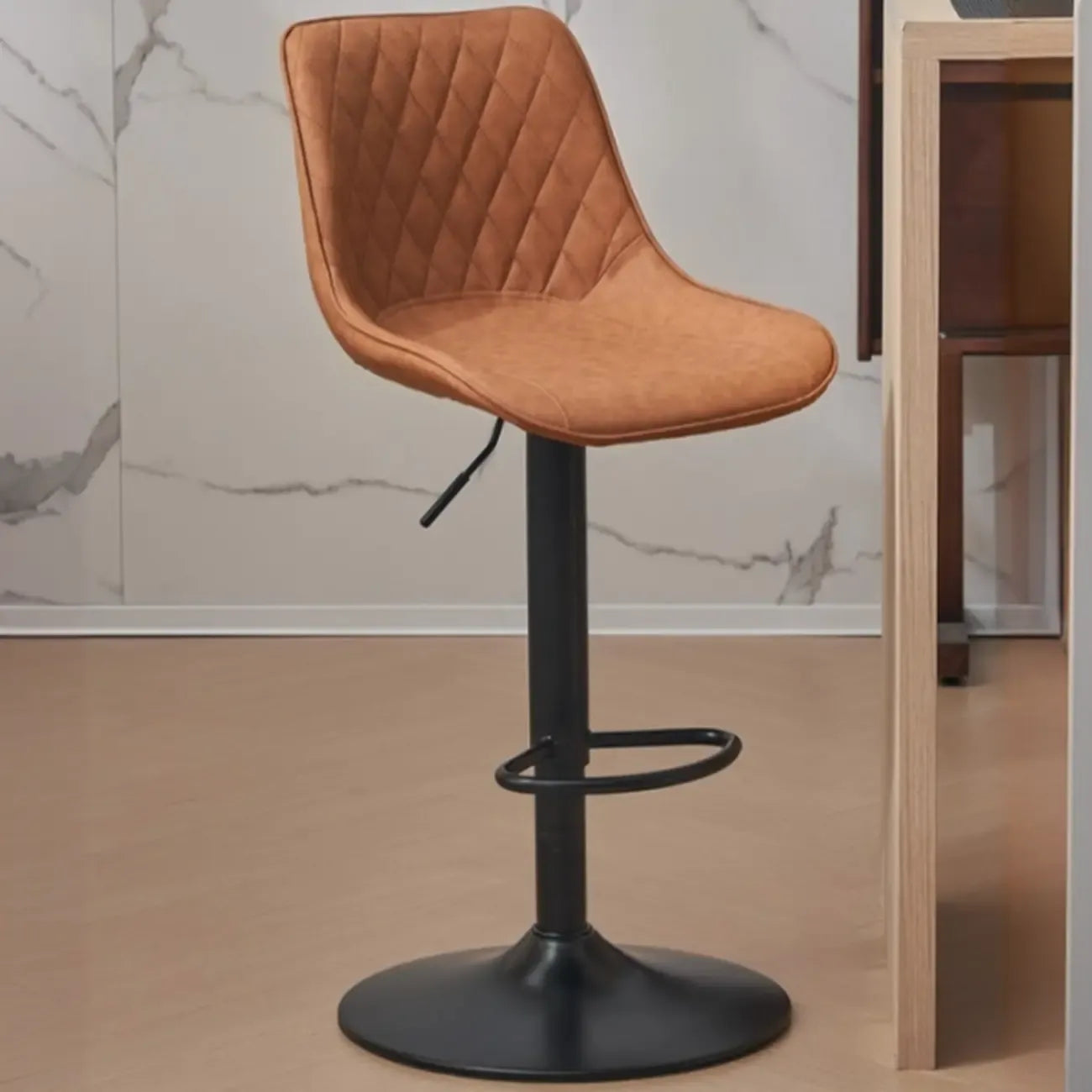 Tabouret de bar pivotant et réglable en cuir capitonné chic