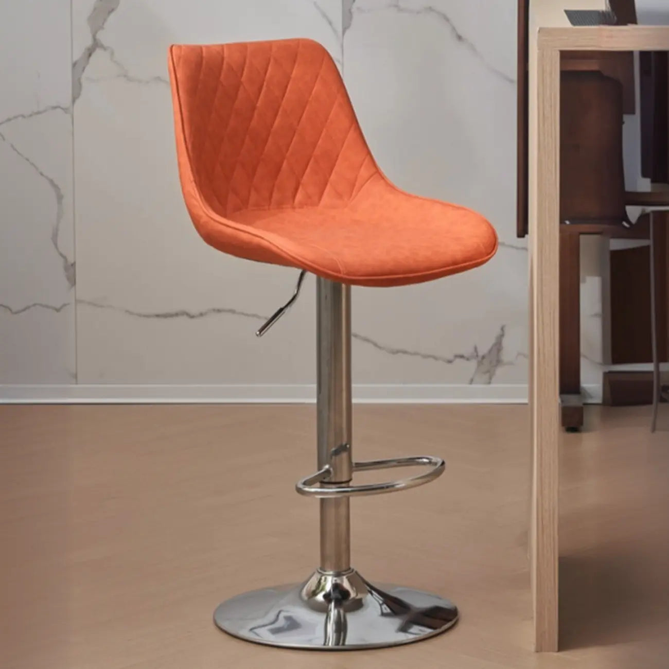 Tabouret de bar pivotant et réglable en cuir capitonné chic