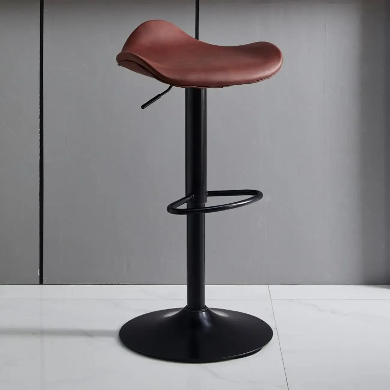 Tabourets de bar pivotants réglables en cuir vert moderne Saddle Fax