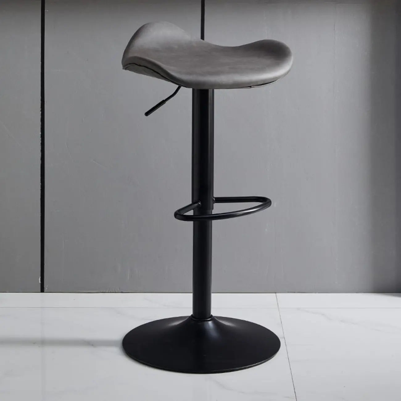 Tabourets de bar pivotants réglables en cuir vert moderne Saddle Fax