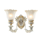 Applique murale LED rétro élégante en verre blanc et or à motif floral.