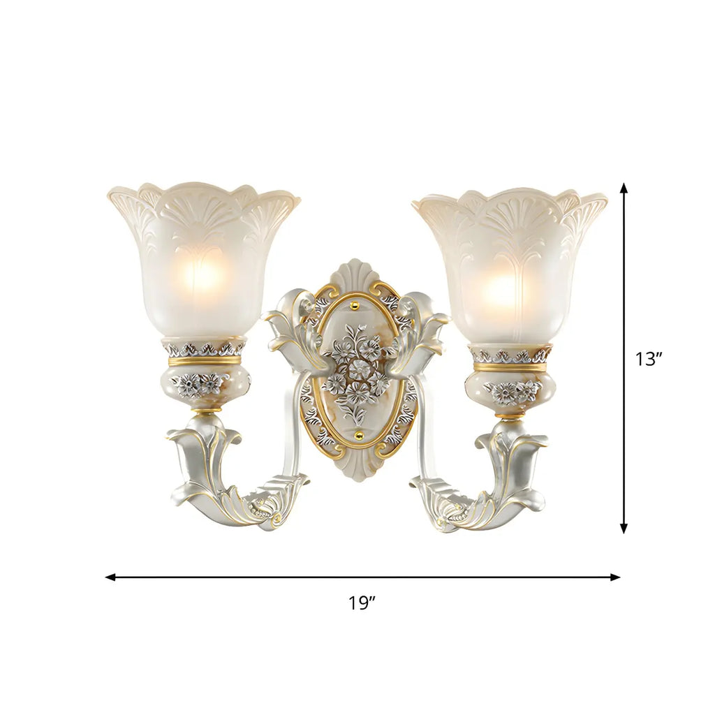 Applique murale LED rétro élégante en verre blanc et or à motif floral.