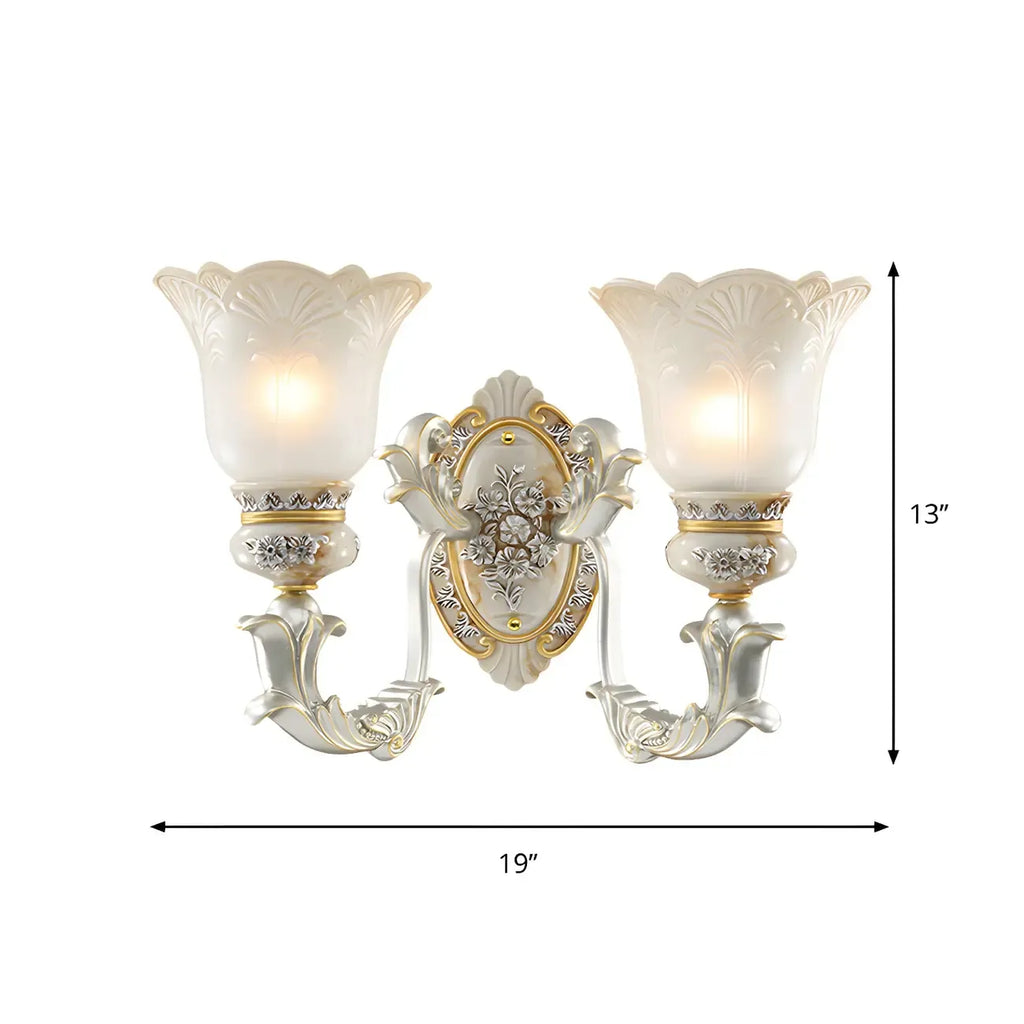 Applique murale LED rétro élégante en verre blanc et or à motif floral.