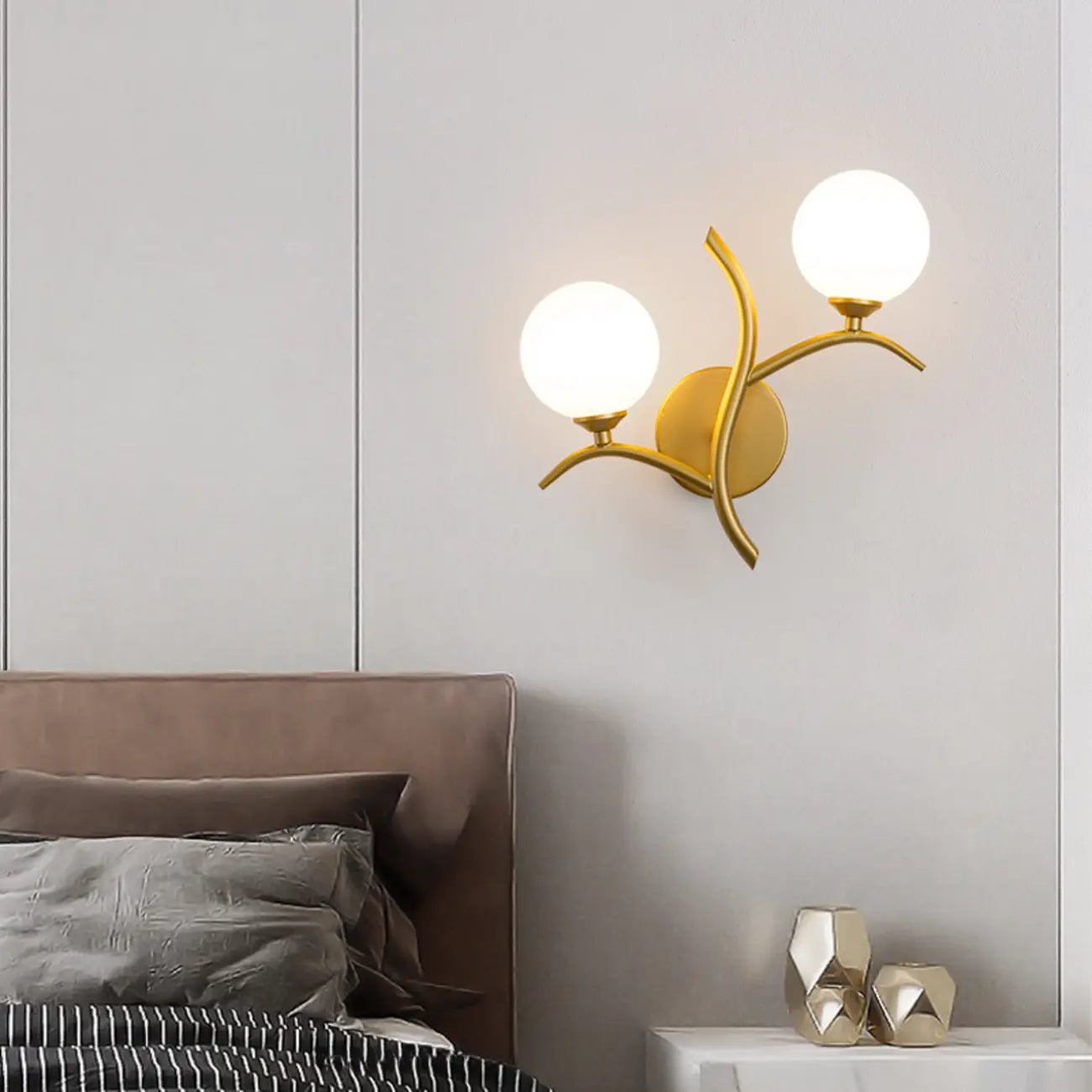 Applique murale moderne à 2 lumières avec globes en verre pour chambre à coucher