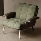 Fauteuil lounge moderne à accoudoirs évasés en tissu vert