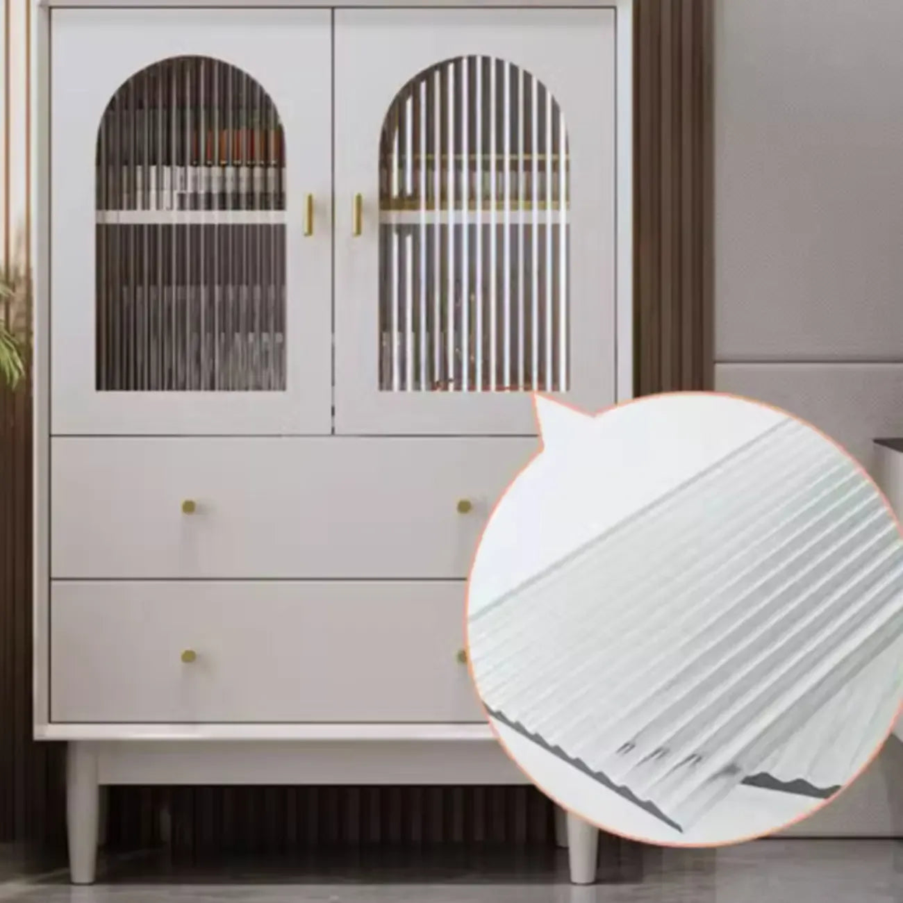 Armoire de rangement moderne et élégante en bois blanc avec portes vitrées