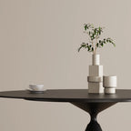 Table de salle à manger ronde moderne en métal noir et pierre