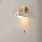 Applique murale d'intérieur de 12,5 à 22,5 cm avec abat-jour en céramique et chaînette.