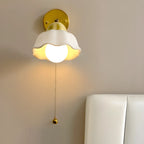 Applique murale d'intérieur de 12,5 à 22,5 cm avec abat-jour en céramique et chaînette.