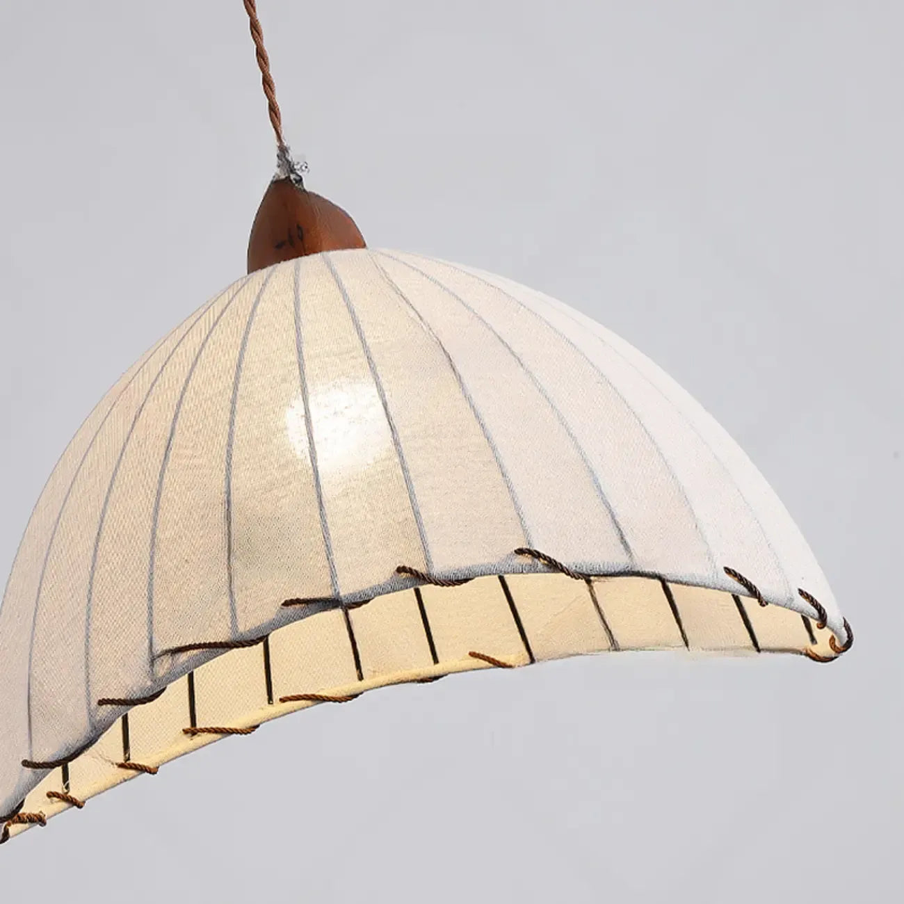 Suspension en forme de dôme avec corde en tissu blanc pour usage résidentiel