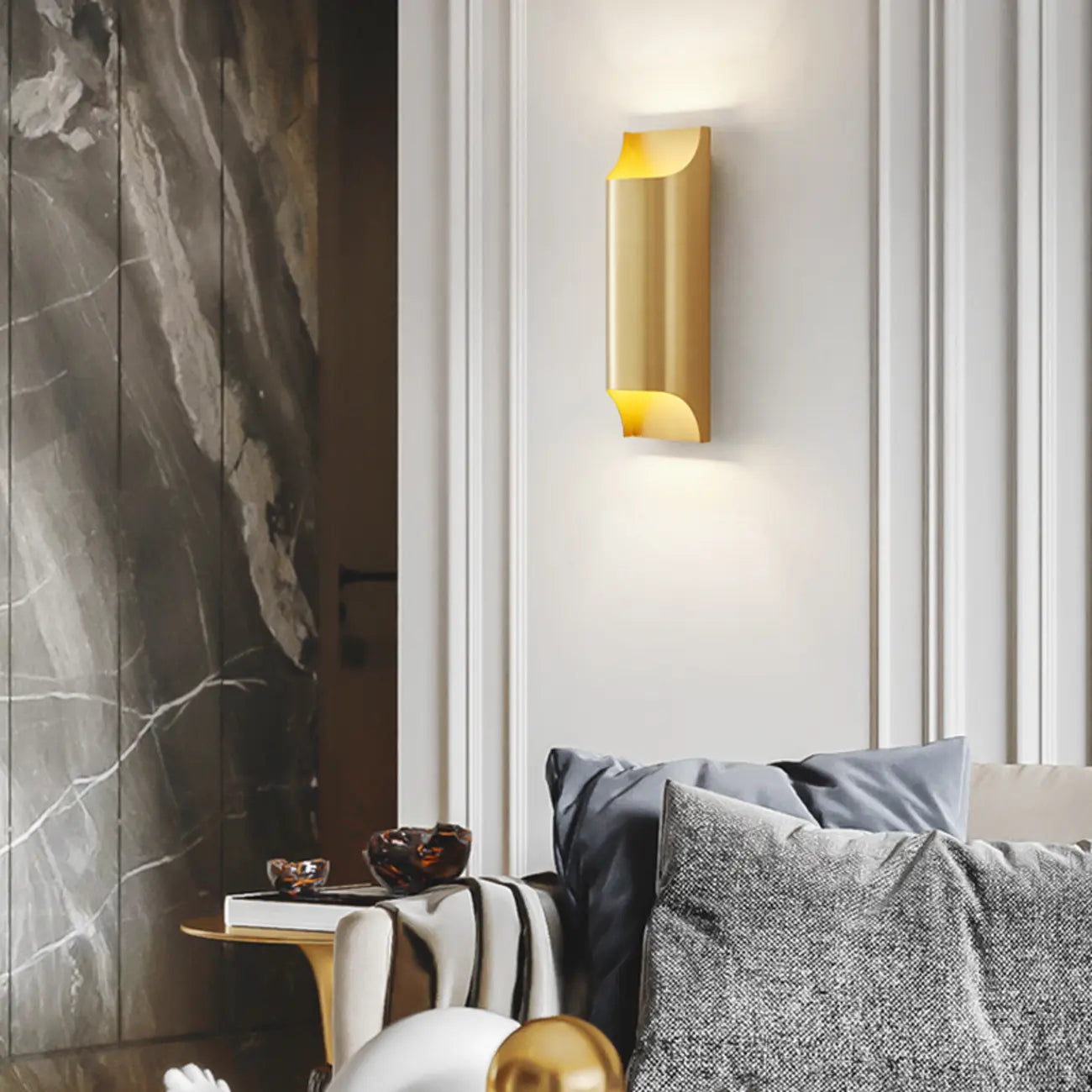 Applique a 2 luci a LED color rame con finitura oro/nera