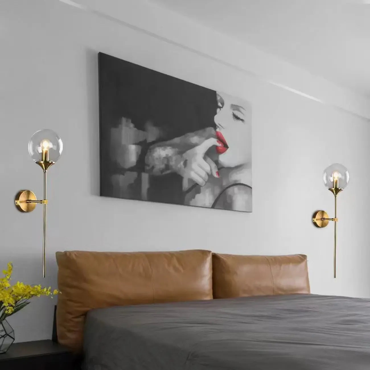 24 Applique moderne in ottone con paralume in vetro