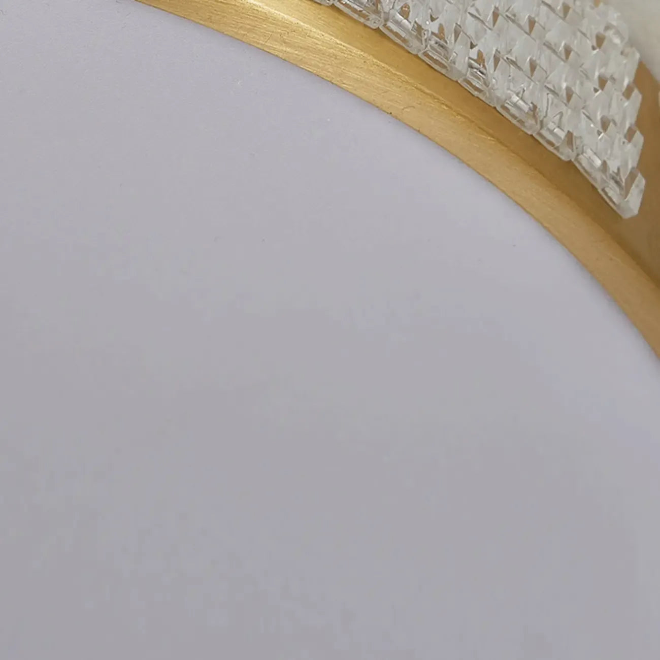 Plafonnier LED rond doré élégant