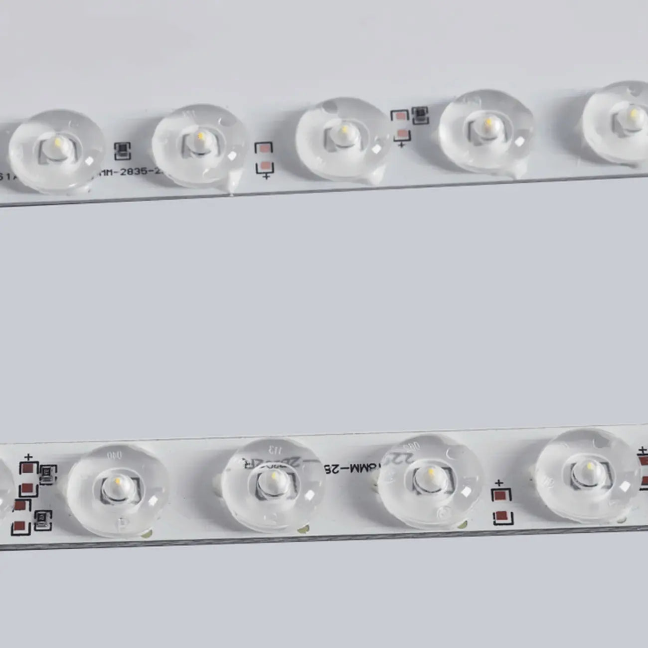 Plafonnier LED rond doré élégant