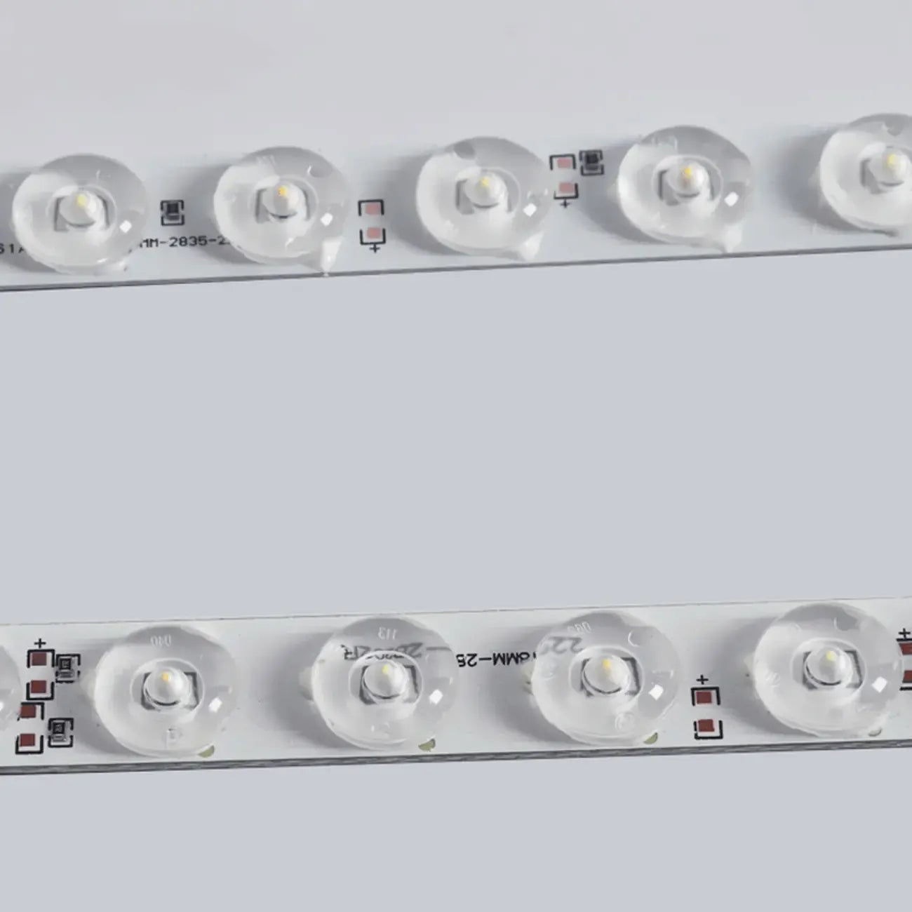 Plafonnier LED rond doré élégant