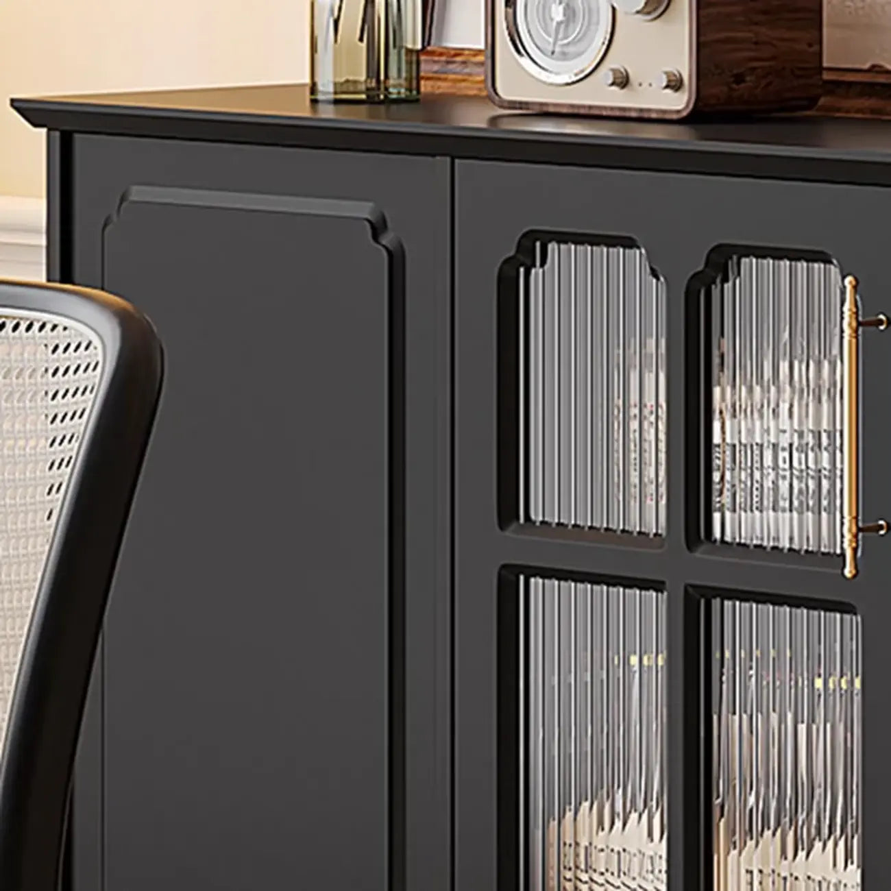 Meuble de rangement moderne en bois noir et verre cannelé pour salon
