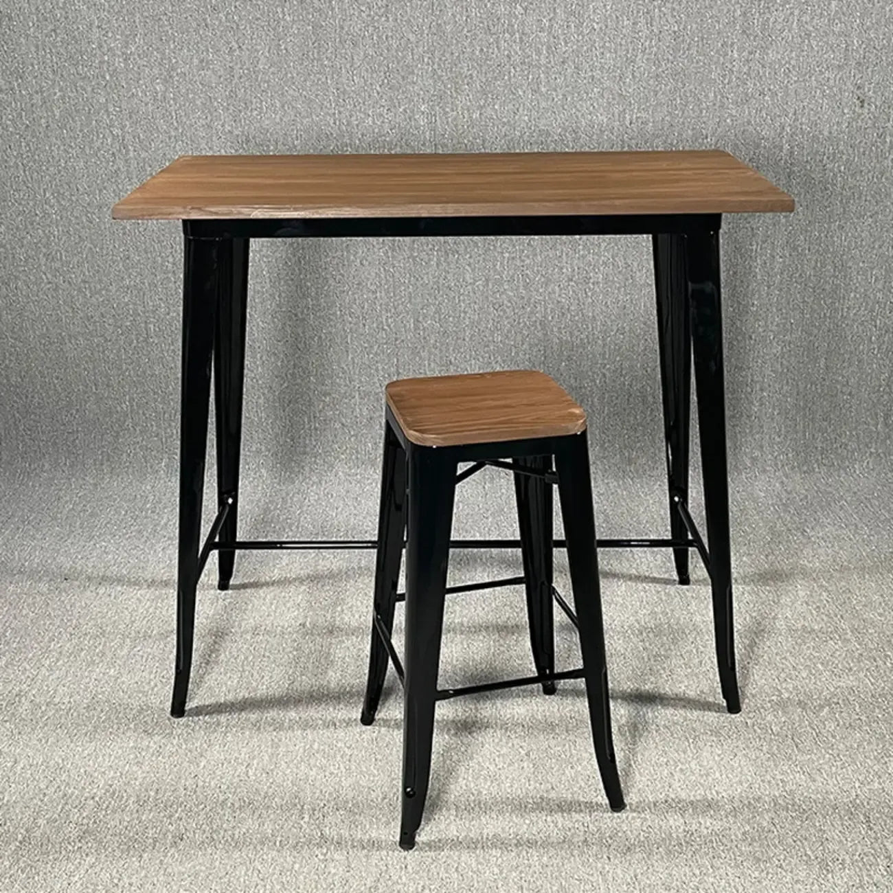 Tables de bar industrielles en bois brun et métal noir