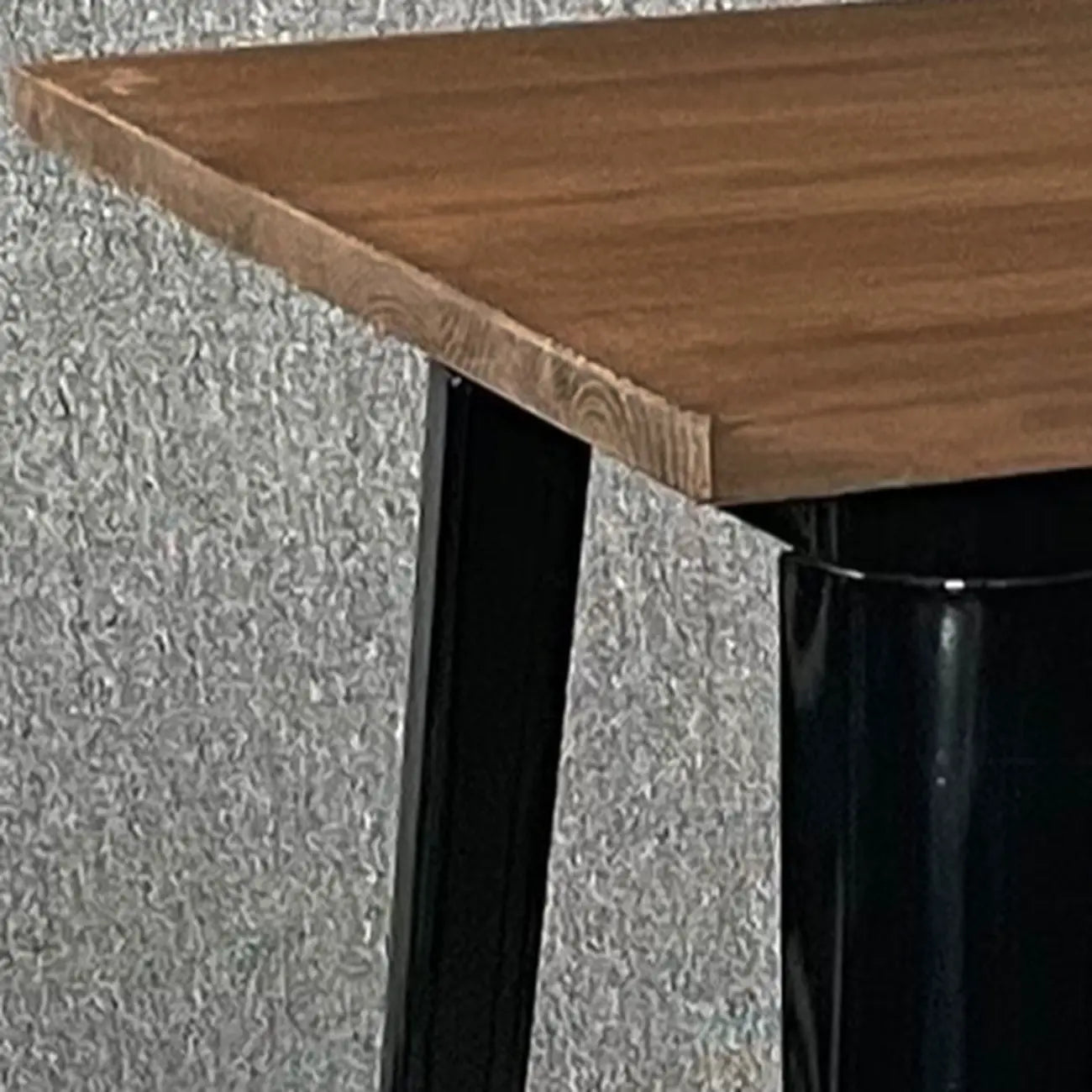 Tables de bar industrielles en bois brun et métal noir
