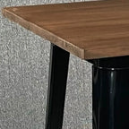 Tables de bar industrielles en bois brun et métal noir
