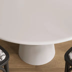 Table de salle à manger ronde en bois blanc à pied central, style décontracté