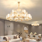 Lustre rond en cristal avec anneau doré glamour