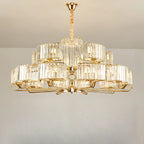 Lustre rond en cristal avec anneau doré glamour