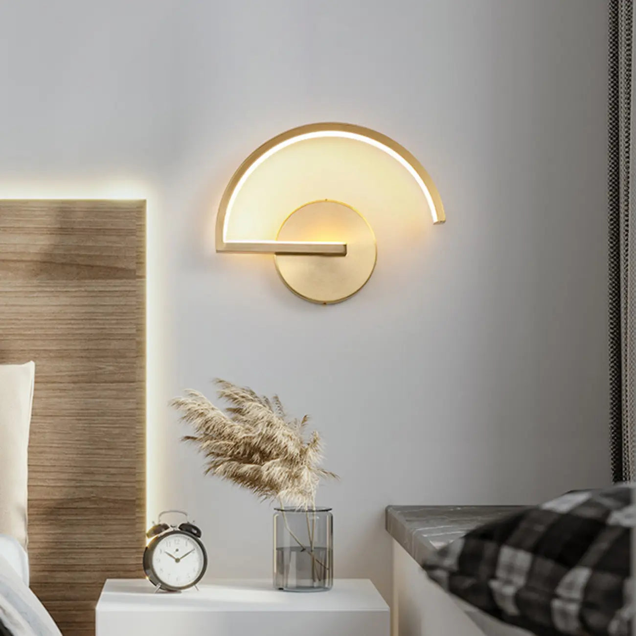 Applique murale LED noire minimaliste d'intérieur avec luminaire linéaire