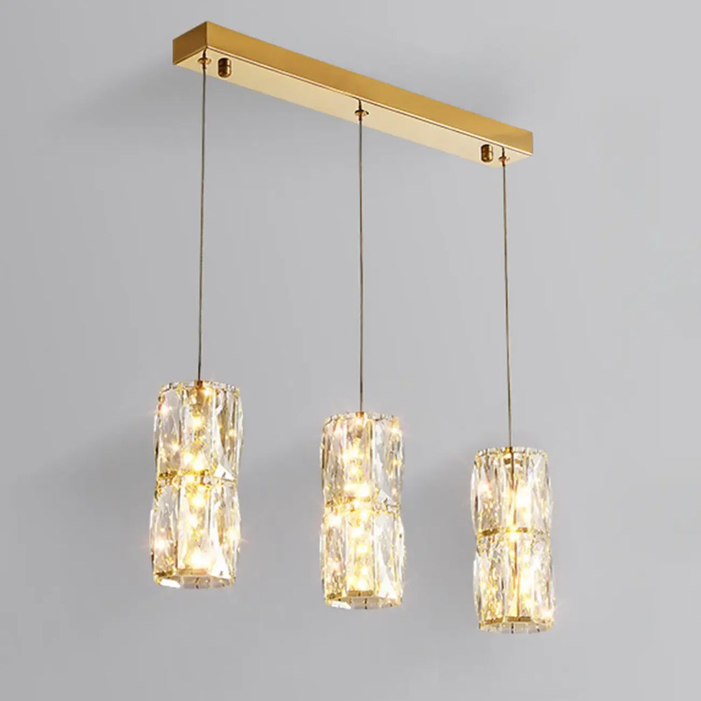 Suspension cylindrique en cristal pour îlot de cuisine, éclairage LED à intensité variable.
