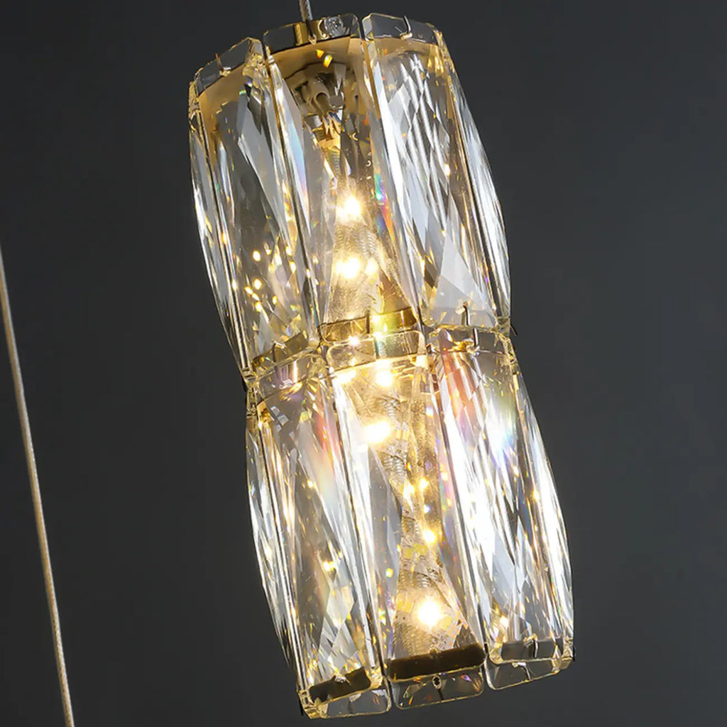 Suspension cylindrique en cristal pour îlot de cuisine, éclairage LED à intensité variable.