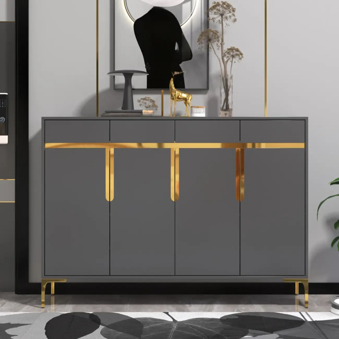Grand meuble à chaussures en bois avec accents dorés, idéal pour l'entrée