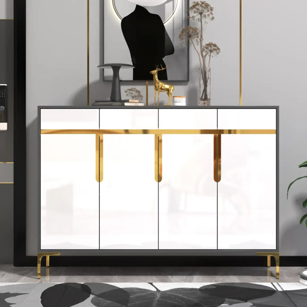 Grand meuble à chaussures en bois avec accents dorés, idéal pour l'entrée
